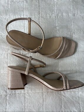 Nine West neutral sandals